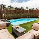 Paradise House: Piscina Privada, Playa 100m Villa Corralejo