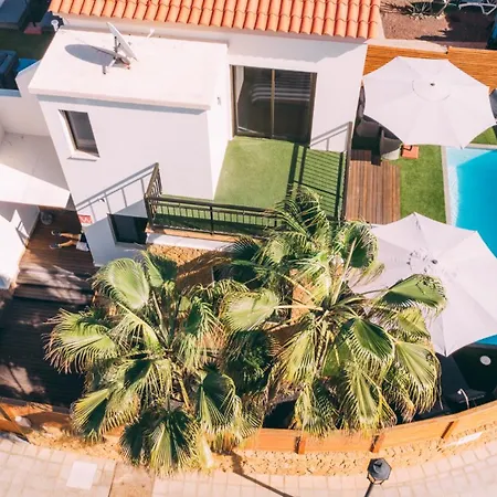 Paradise House: Piscina Privada, Playa 100m Villa