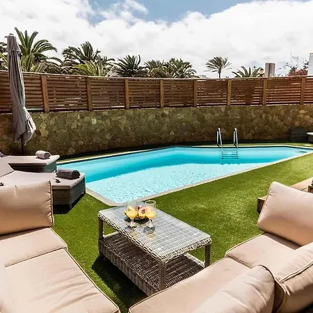 Paradise House: Piscina Privada, Playa 100m Villa Corralejo