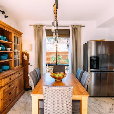 Paradise House: Piscina Privada, Playa 100m * Коральео