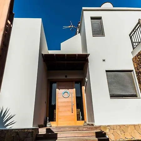 Paradise House: Piscina Privada, Playa 100m Villa *
